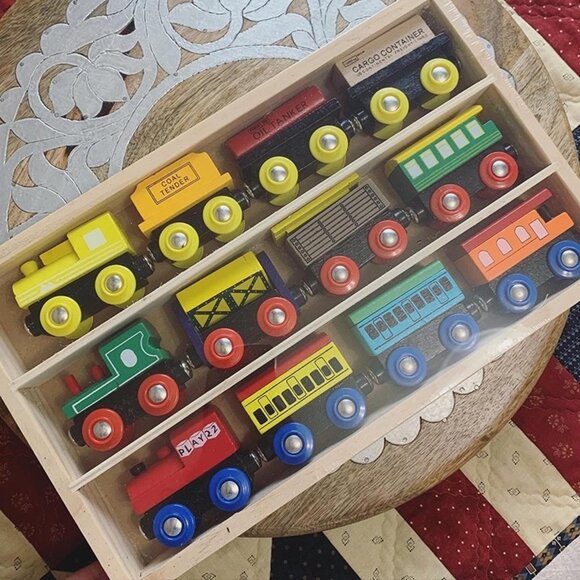 NEW Set 12 PCS Wooden Train - Train Toys Magnetic Set Includes 3 Engines - Picture 2 of 7